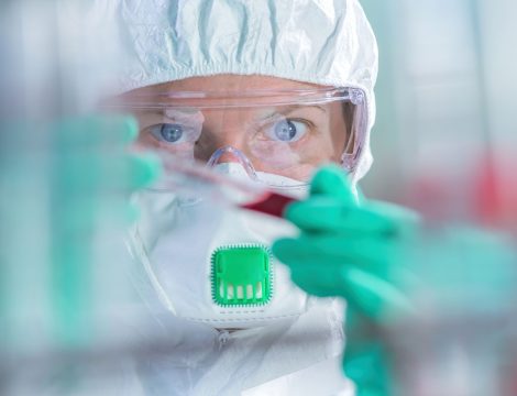 virologist-healthcare-professional-analyzing-N4T8XDL.jpg